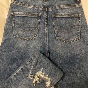 Size 0 25W American Eagle Highest Rise Mom Jean NEW WITH TAGS